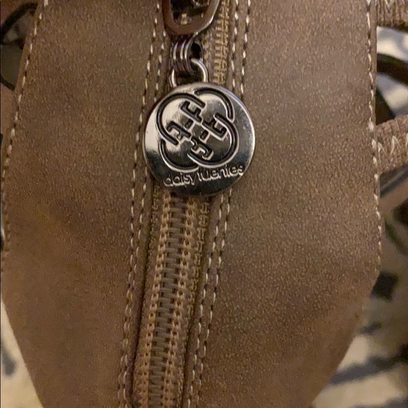 Daisy Fuentes Wedges - Picture 3 of 4